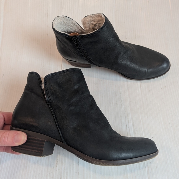 LUCKY BRAND Banterr2 Women's Black Leather Fur Lined  Ankle Booties Size 7 - Picture 2 of 9